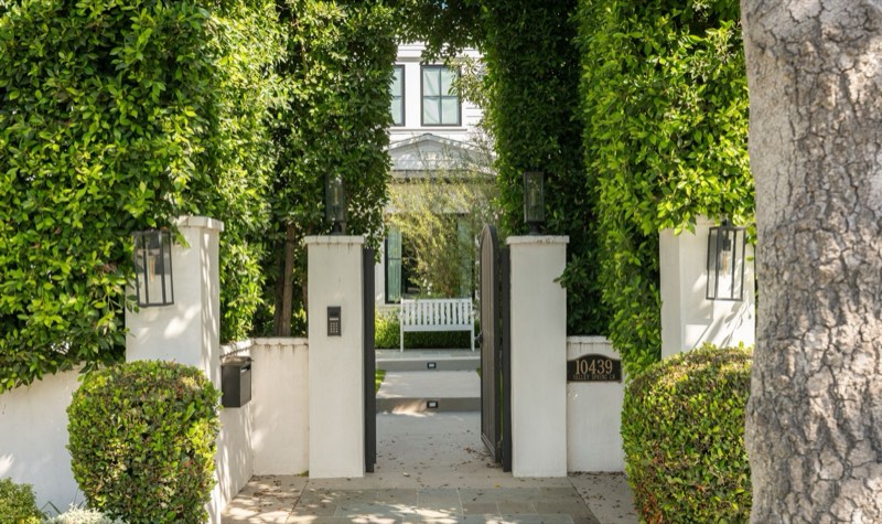 10439 Valley Spring Lane