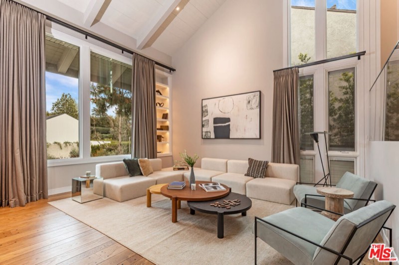 primary suite at 1059 Angelo Drive