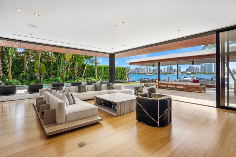 126 West San Marino Drive
