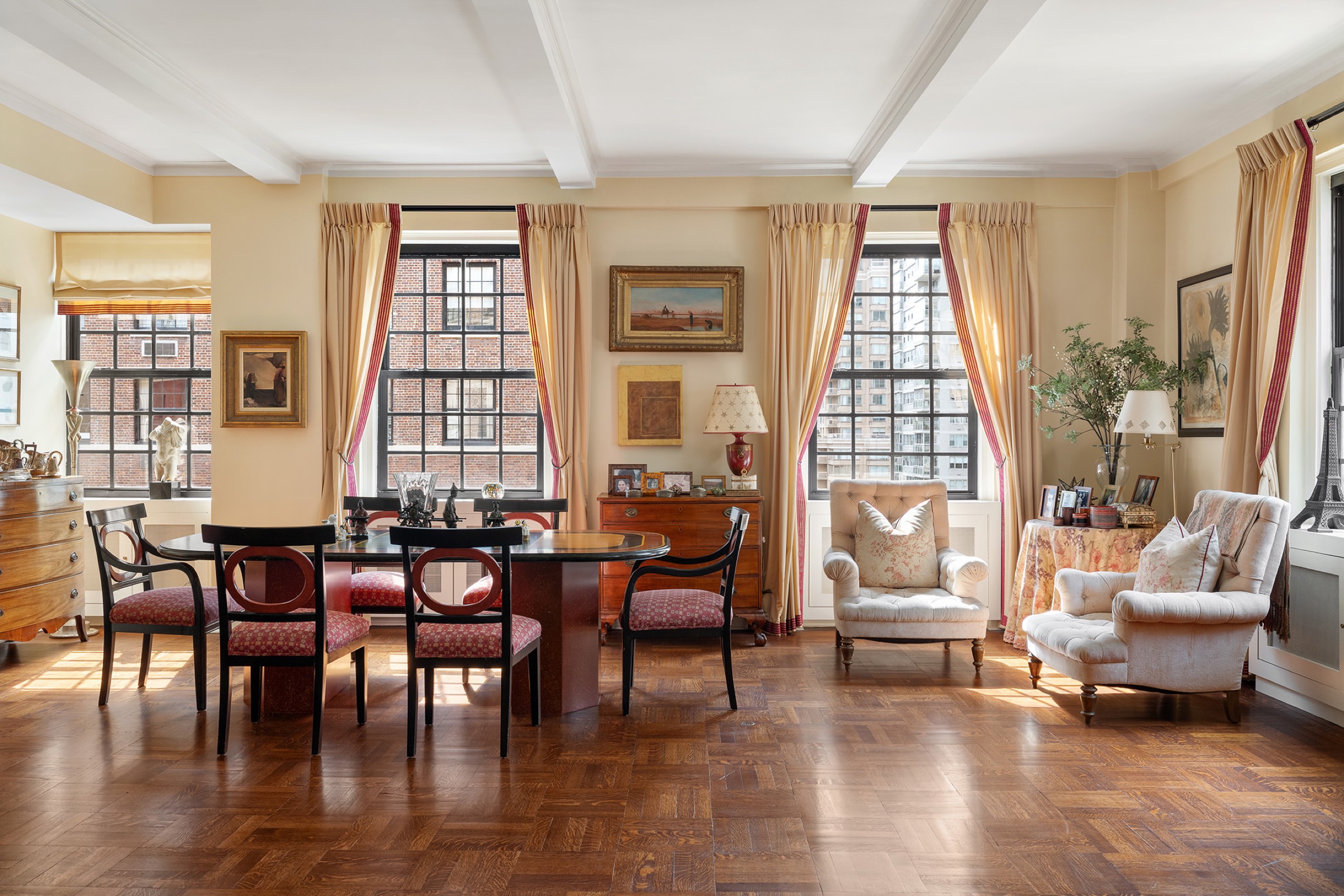 living room at 129 East 69th Street 8/9A