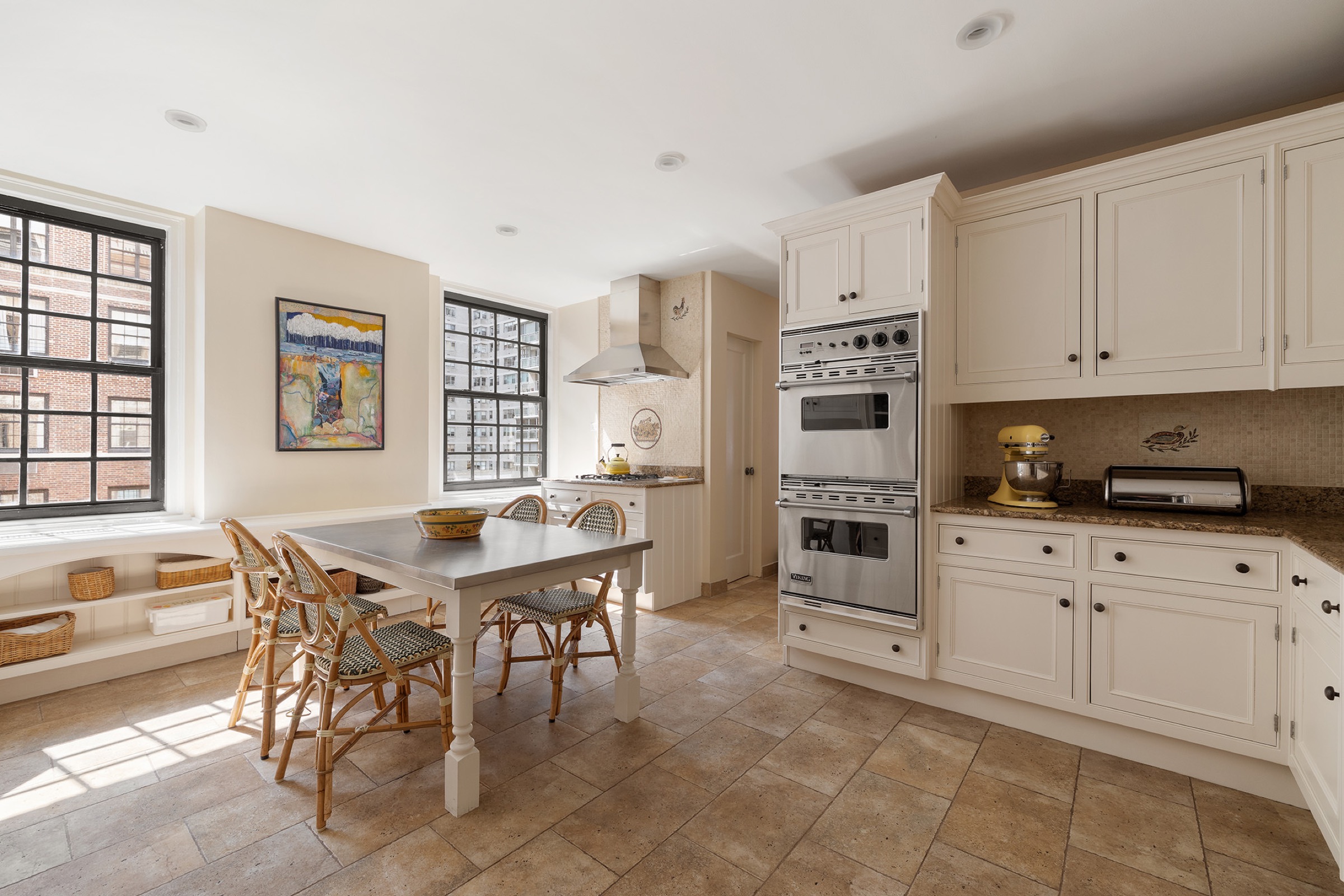 eat-in kitchen at 129 East 69th Street 8/9A