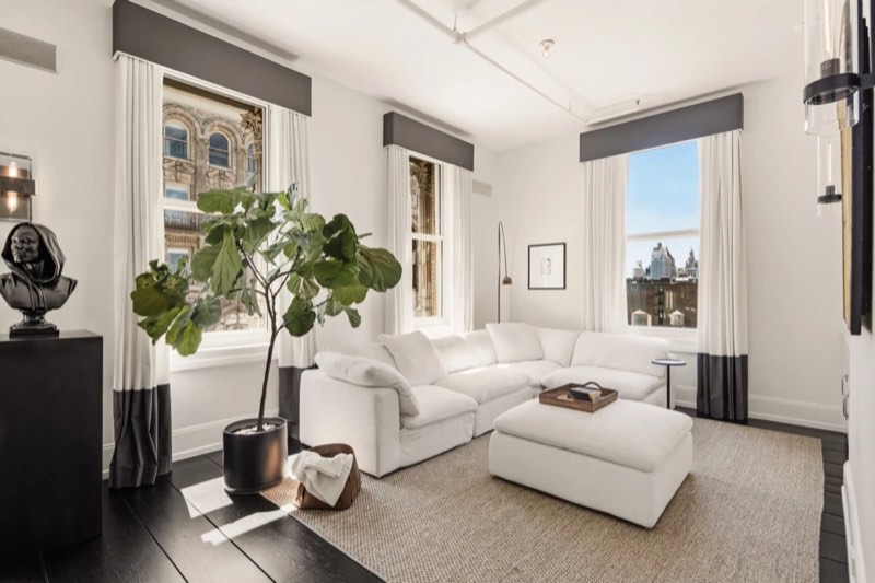 living room at 158 Mercer Street 10B โ photo 2 of 6