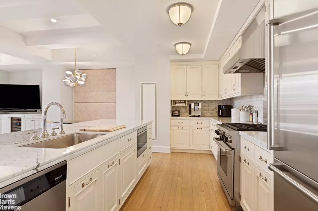 bath at Greenwich Lane 76