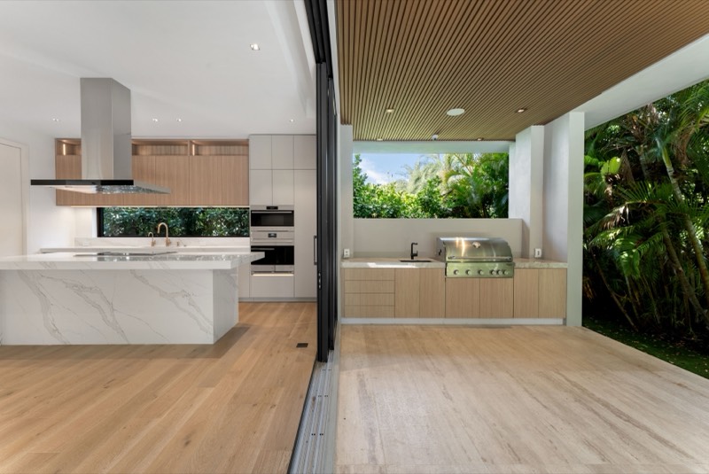 Marble kitchen island at 165 Hampton Lane, Key Biscayne — photo 3 of 6