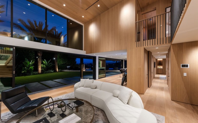 living to garden glass at 1663 Summitridge Drive