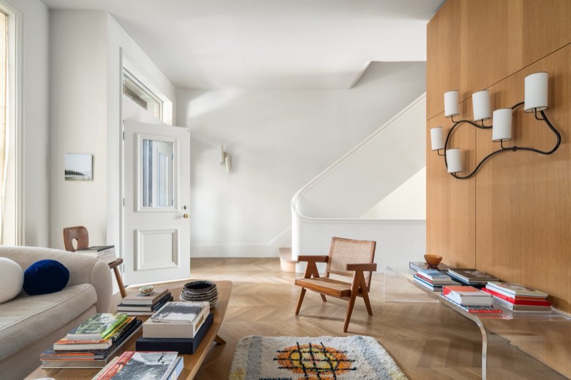 living toward curved stair