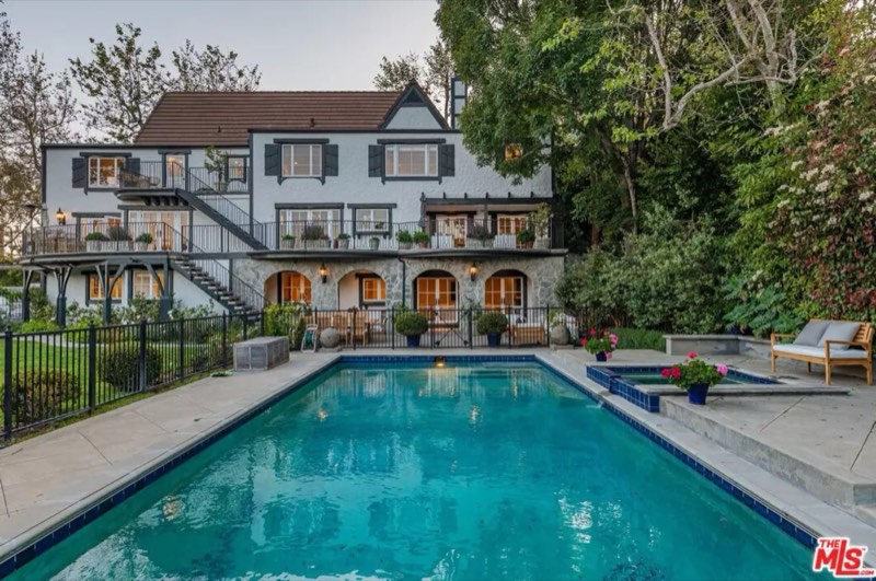 exterior of 1756 Correa Way Lower Mandeville Canyon