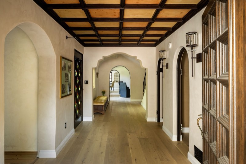 coffered hall / Moorish arch