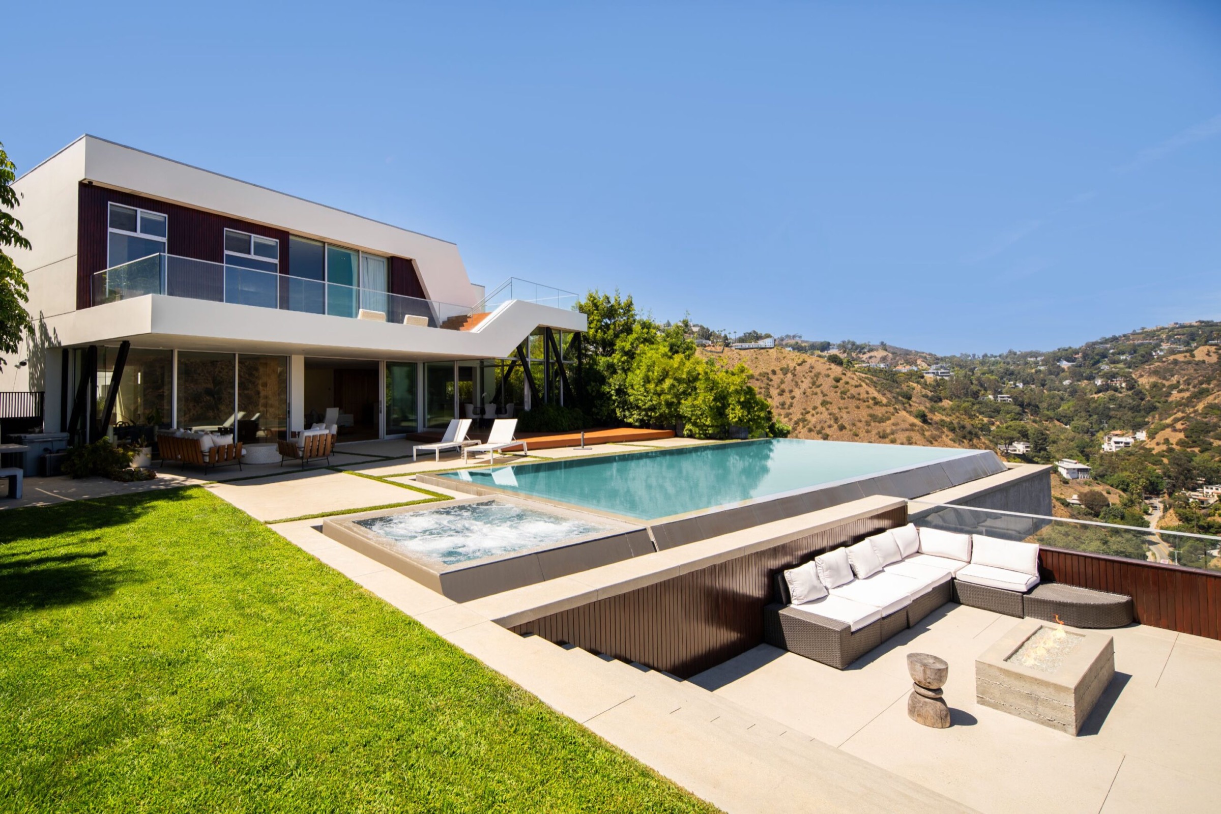 pool and patio at 2008 Hercules Drive