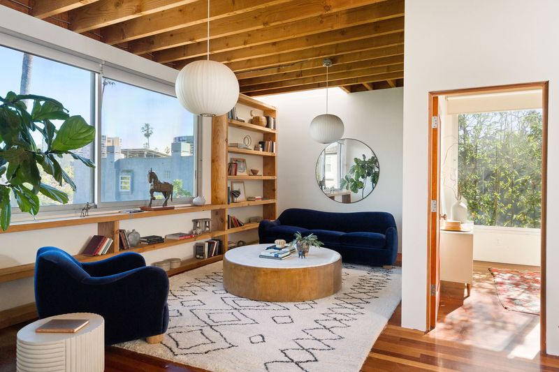 Lounge under exposed wood beams, with built-in shelving at 2324 Boone Avenue, Venice — photo 7 of 8