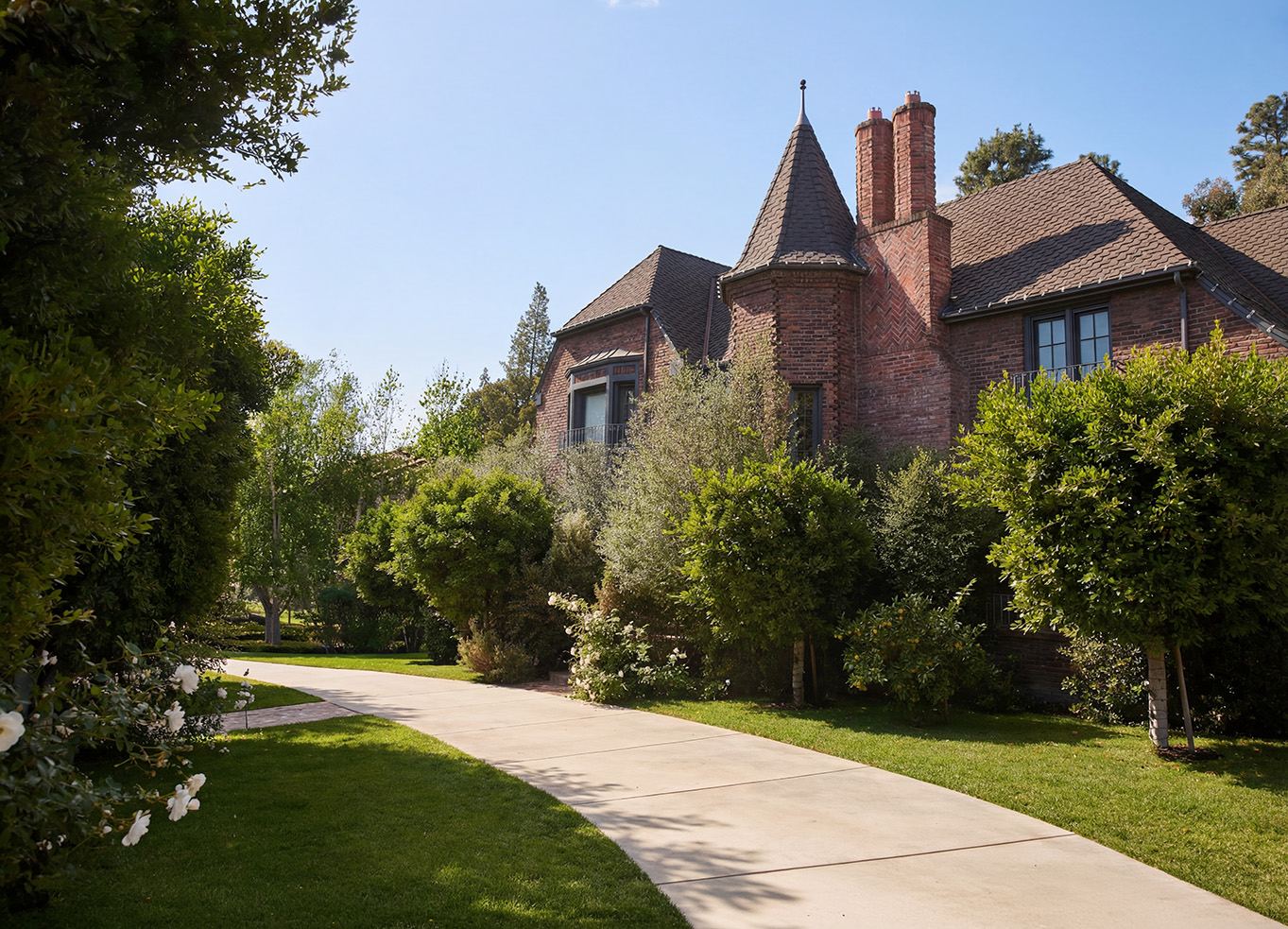 exterior at 2501 North Vermont Avenue Los Feliz