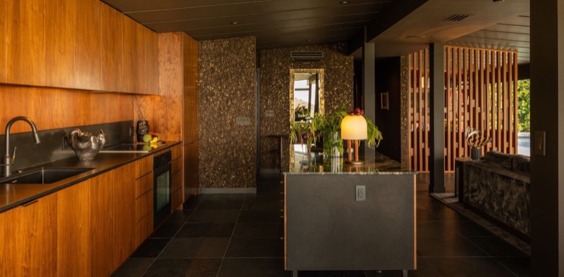 kitchen gallery to living