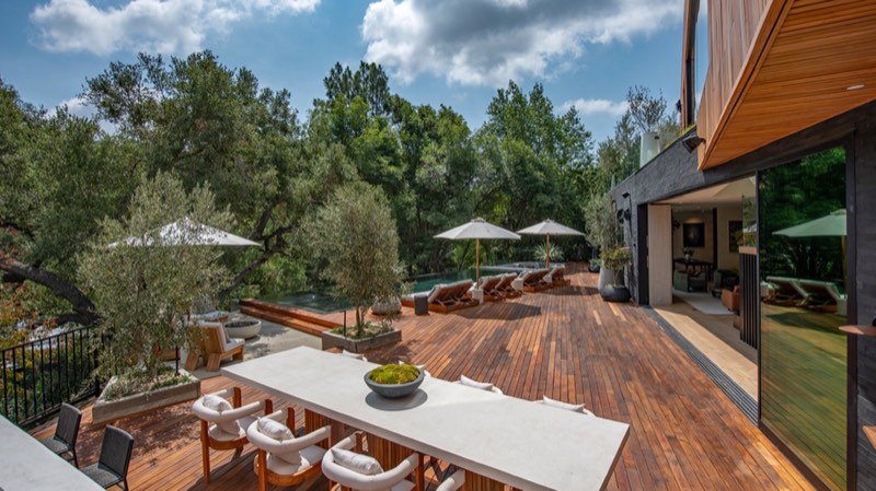 primary suite at 2535 Hutton Drive