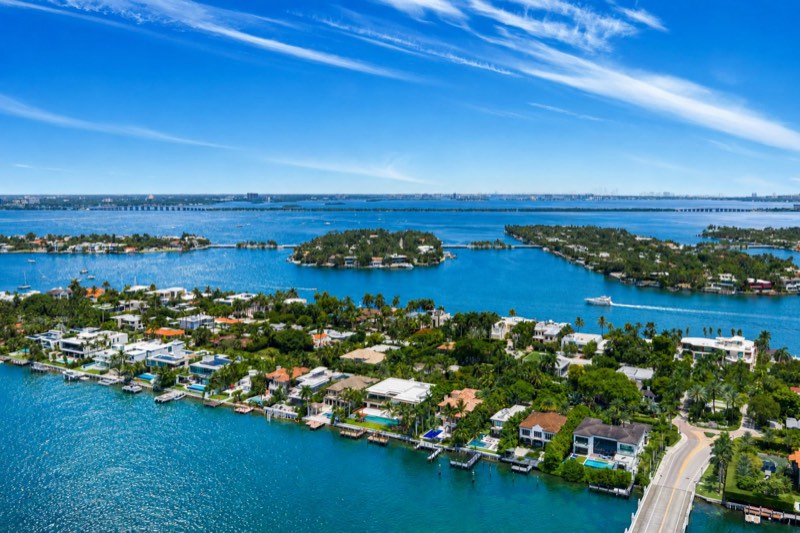 Wider aerial of 270 South Hibiscus Drive