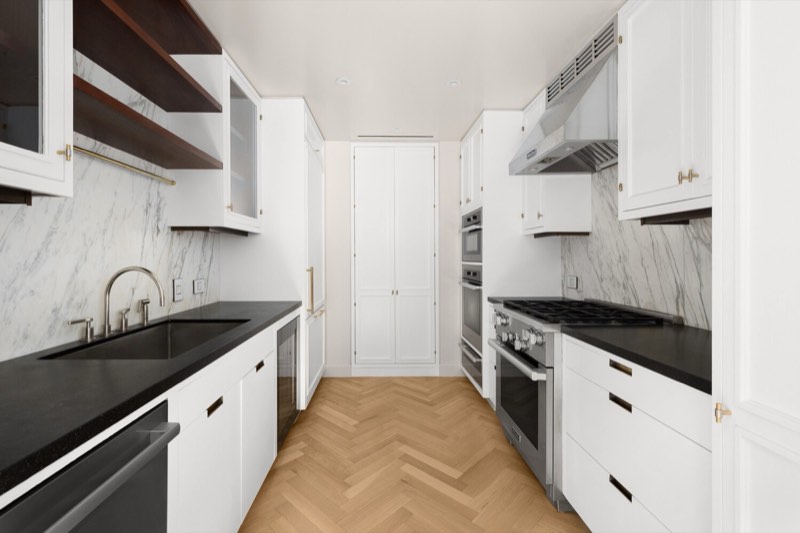 primary bath at 275 West 10th Street 8C