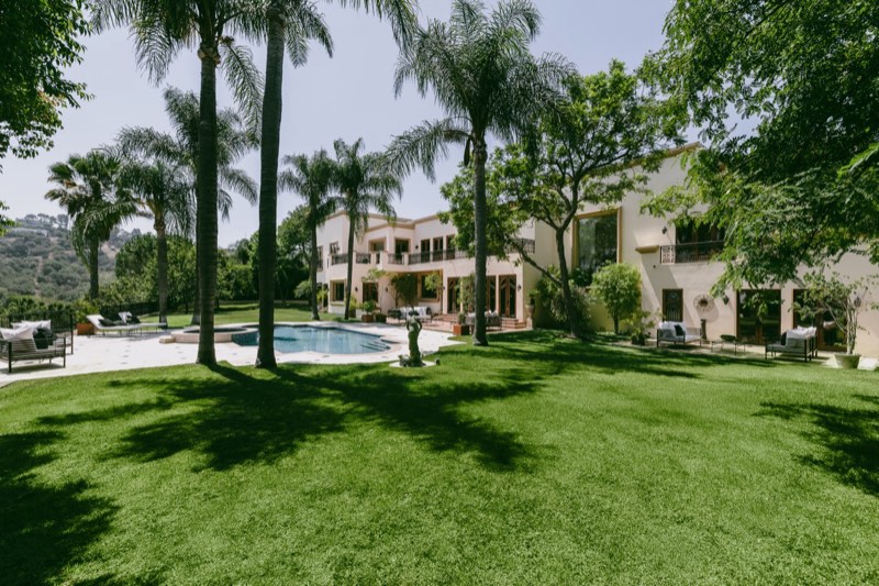 rear lawn and pool at 3364 Clerendon Road