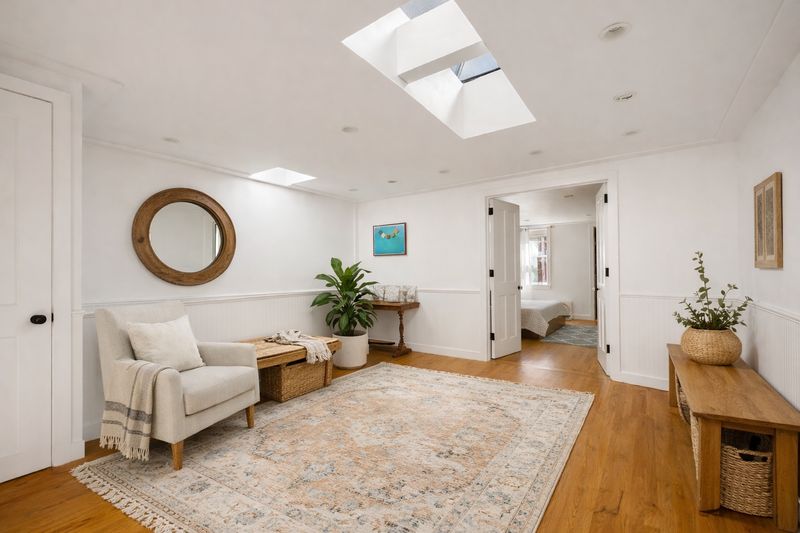 Skylit sitting room at 338 Metropolitan Avenue, Williamsburg — photo 8 of 9