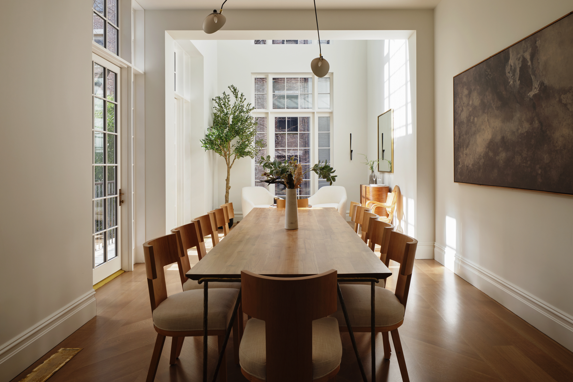 dining room at 48–50 West 69th Street