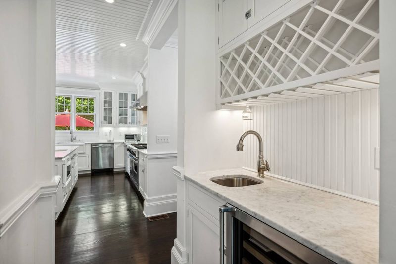 Kitchen wet bar / butler area at 5 New Lane, Southampton — photo 7 of 12