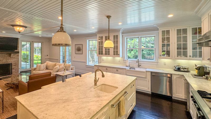 Sub-Zero wall and kitchen work zone at 5 New Lane, Southampton — photo 9 of 12