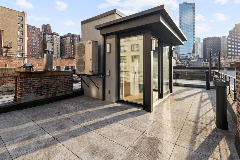 Glass roof pavilion and roof deck at 53 West 71st Street, Upper West Side — photo 3 of 7