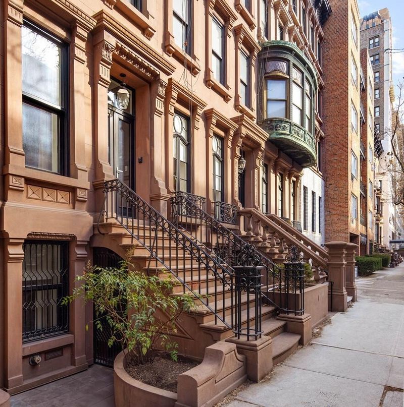 Brownstone stoop and facade at 53 West 71st Street, Upper West Side — photo 4 of 7