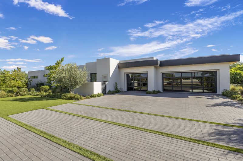Motor court at 5441 E Via Buena Vista, Paradise Valley — photo 10 of 10
