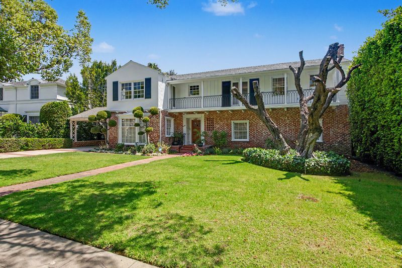 Front elevation and brick walk at 608 Trenton Drive, Beverly Hills Flats — photo 7 of 10