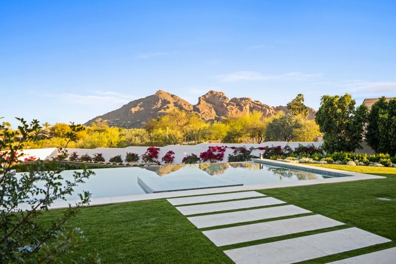 Pool lawn Camelback at 6541 N 48th St, Paradise Valley