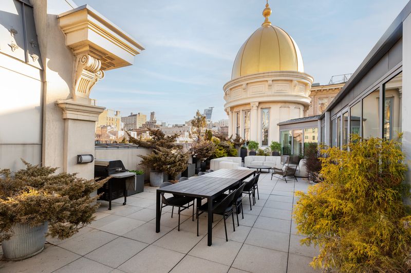 Terrace dining beside the gilded dome at 655 Sixth Avenue PHB, Chelsea — photo 2 of 8
