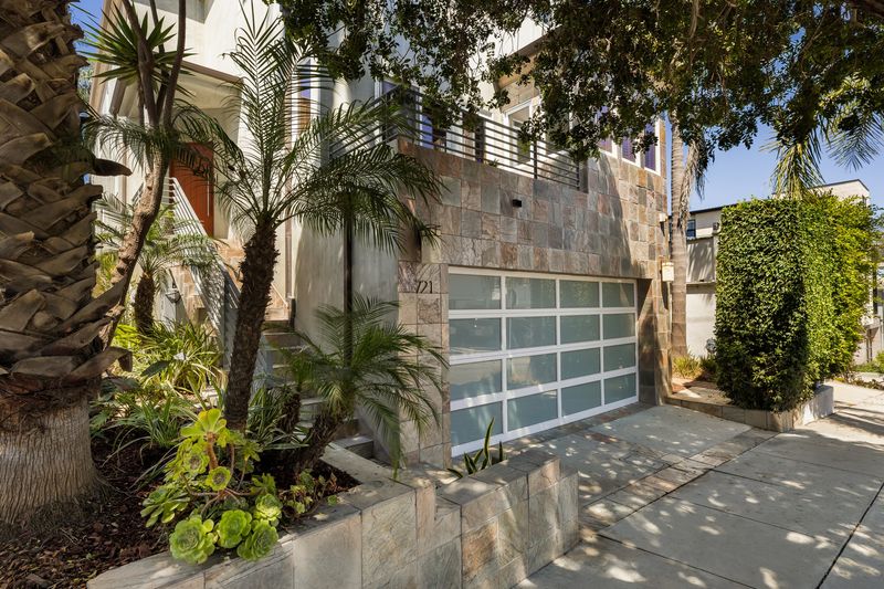Street front at 721 12th Street, Manhattan Beach — photo 4 of 8