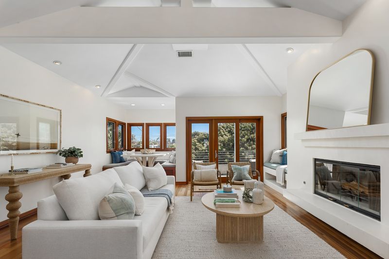 Living room under a vaulted ceiling at 721 12th Street, Manhattan Beach — photo 5 of 8