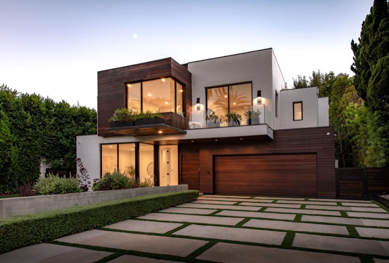 Front elevation of the Ken Ungar modern at 734 18th Street, Santa Monica