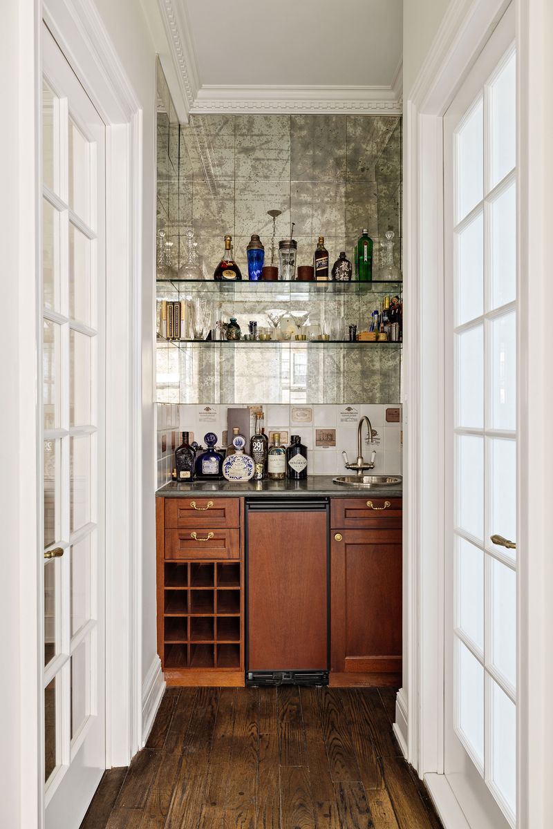 Wet bar and butler's pantry at 876 Park Avenue 9N, Upper East Side — photo 2 of 12