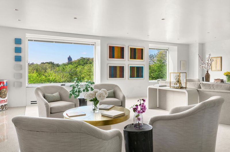 Central Park–facing living room at 955 Fifth Avenue 7A