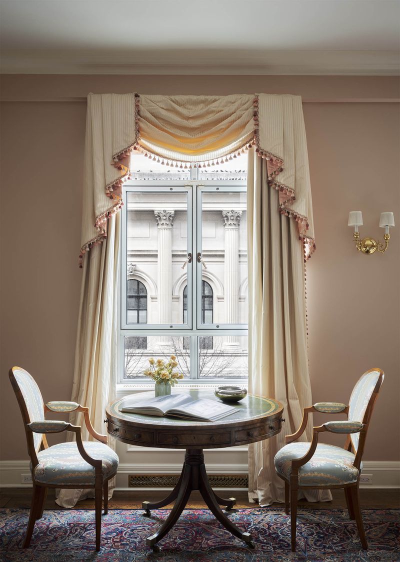 Window seating nook at 993 Fifth Avenue, Residence 4, Upper East Side — photo 11 of 12