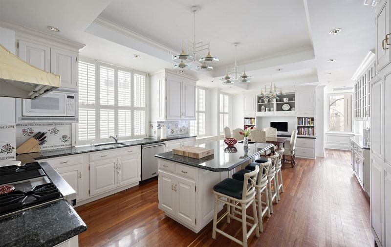 Kitchen with breakfast bar at 993 Fifth Avenue, Residence 4, Upper East Side — photo 12 of 12
