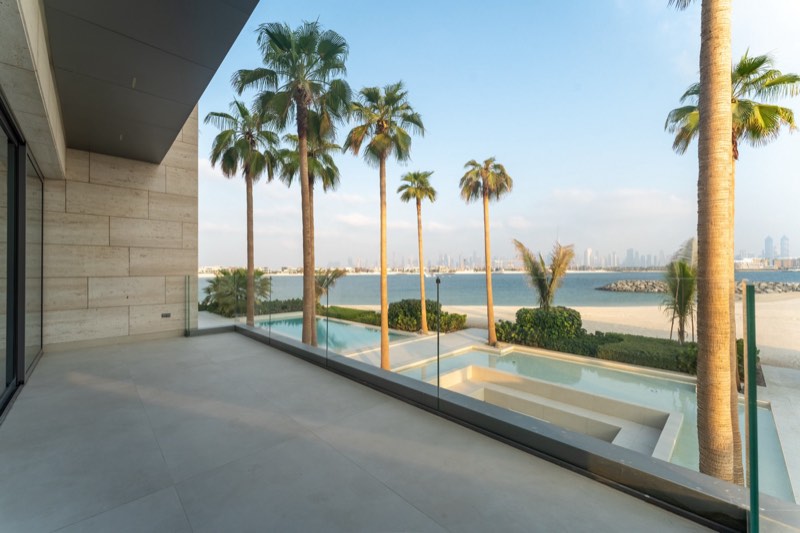 terrace / palm court / beach toward the city